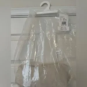 David’s Bridal veil, never worn with tags still attached. David main image 3